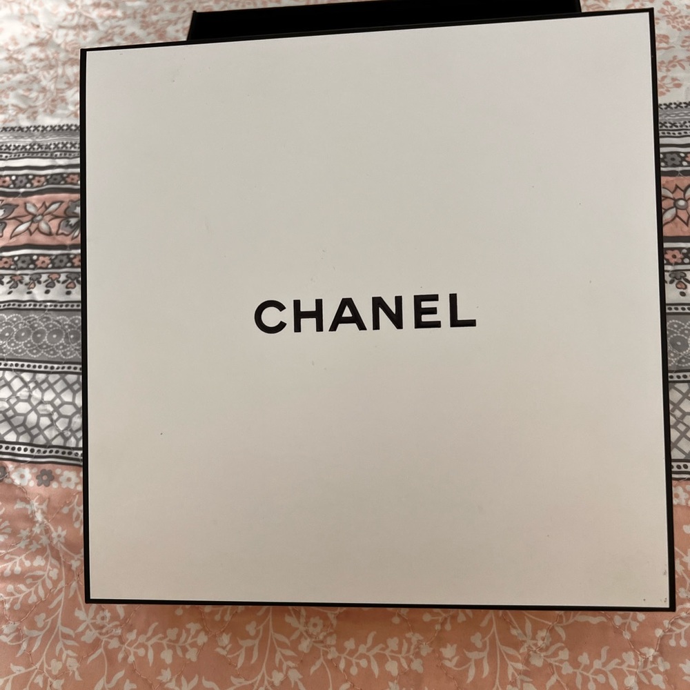 Chanel presents box🌹🍀🌹
